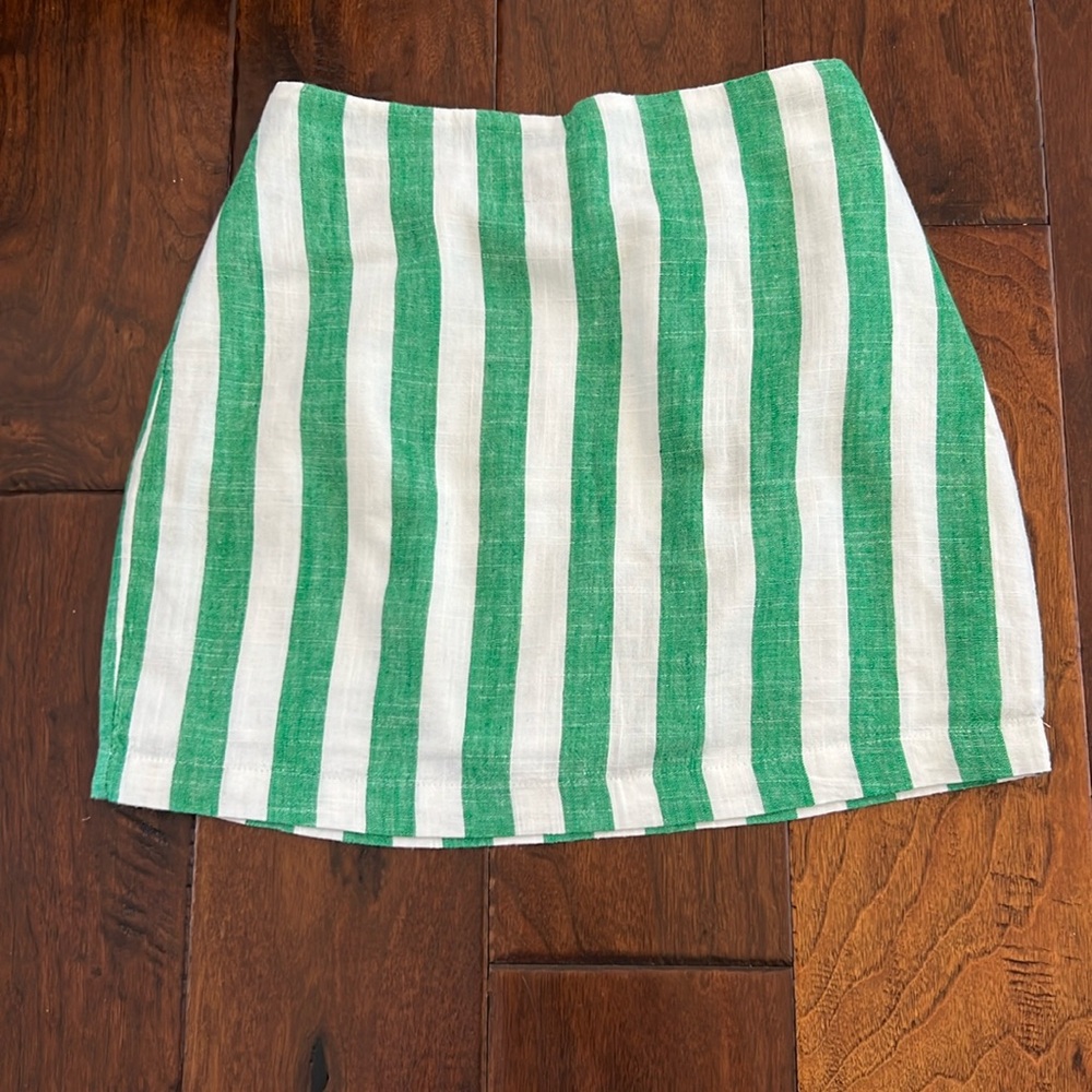 Green and White Mini Pencil Skirt for Resort Wear